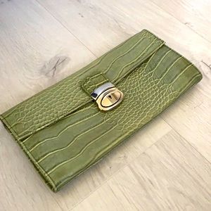 Lulu Sage Green Faux Alligator 🐊 Clutch
